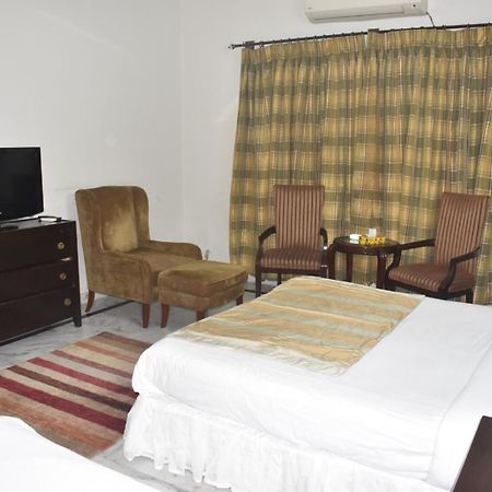 Pyramid International Guest House Islamabad Bagian luar foto