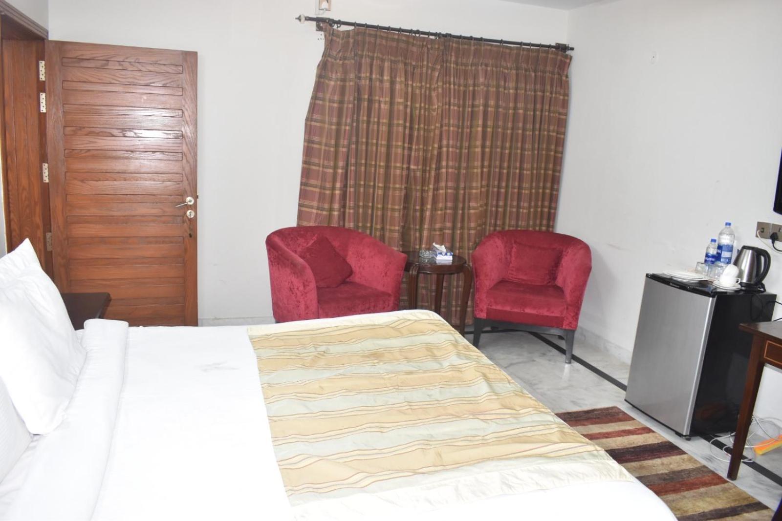 Pyramid International Guest House Islamabad Bagian luar foto