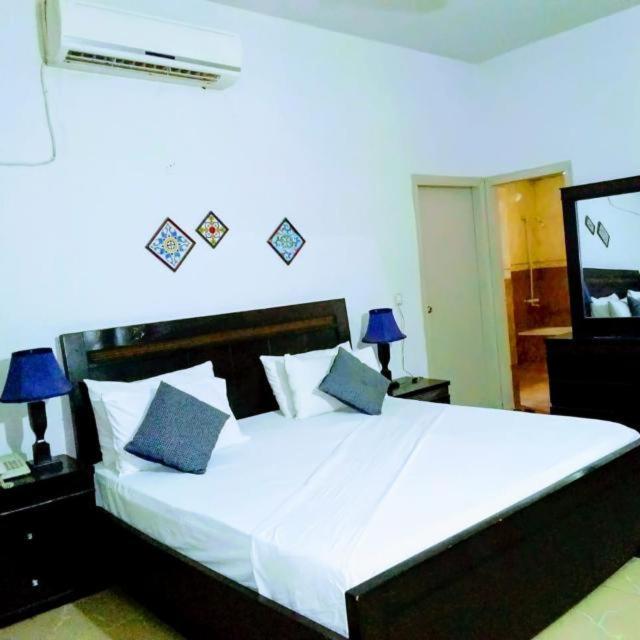 Pyramid International Guest House Islamabad Bagian luar foto