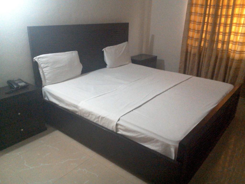 Pyramid International Guest House Islamabad Bagian luar foto