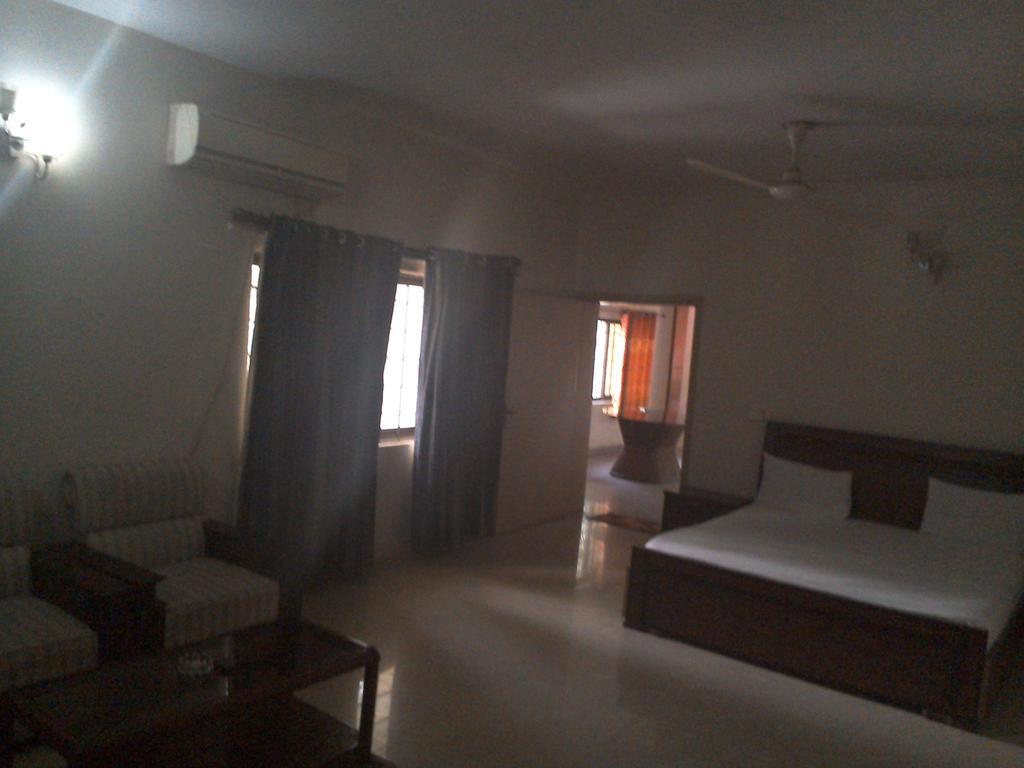 Pyramid International Guest House Islamabad Bagian luar foto