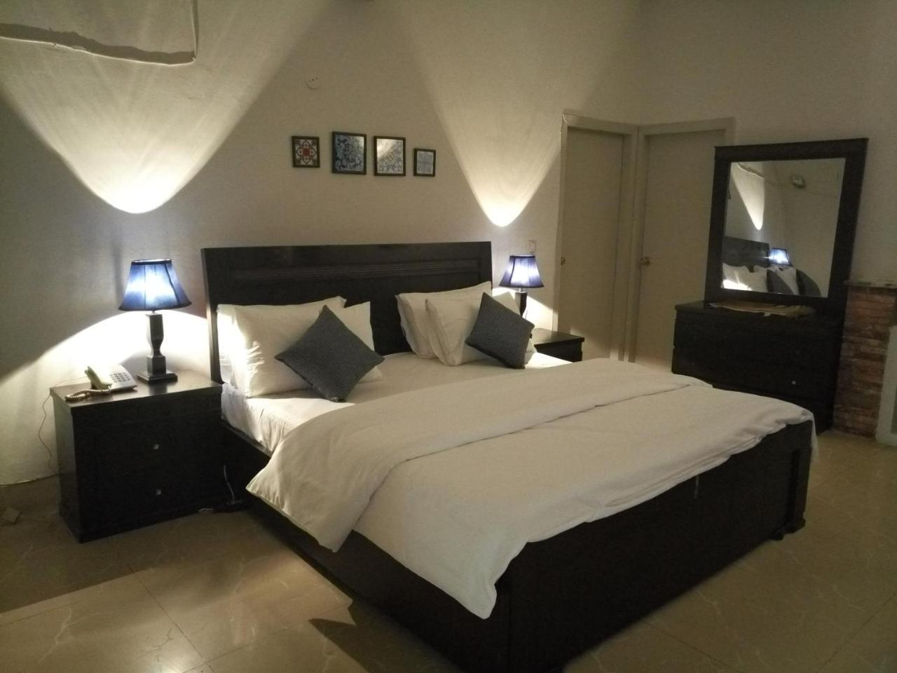Pyramid International Guest House Islamabad Bagian luar foto