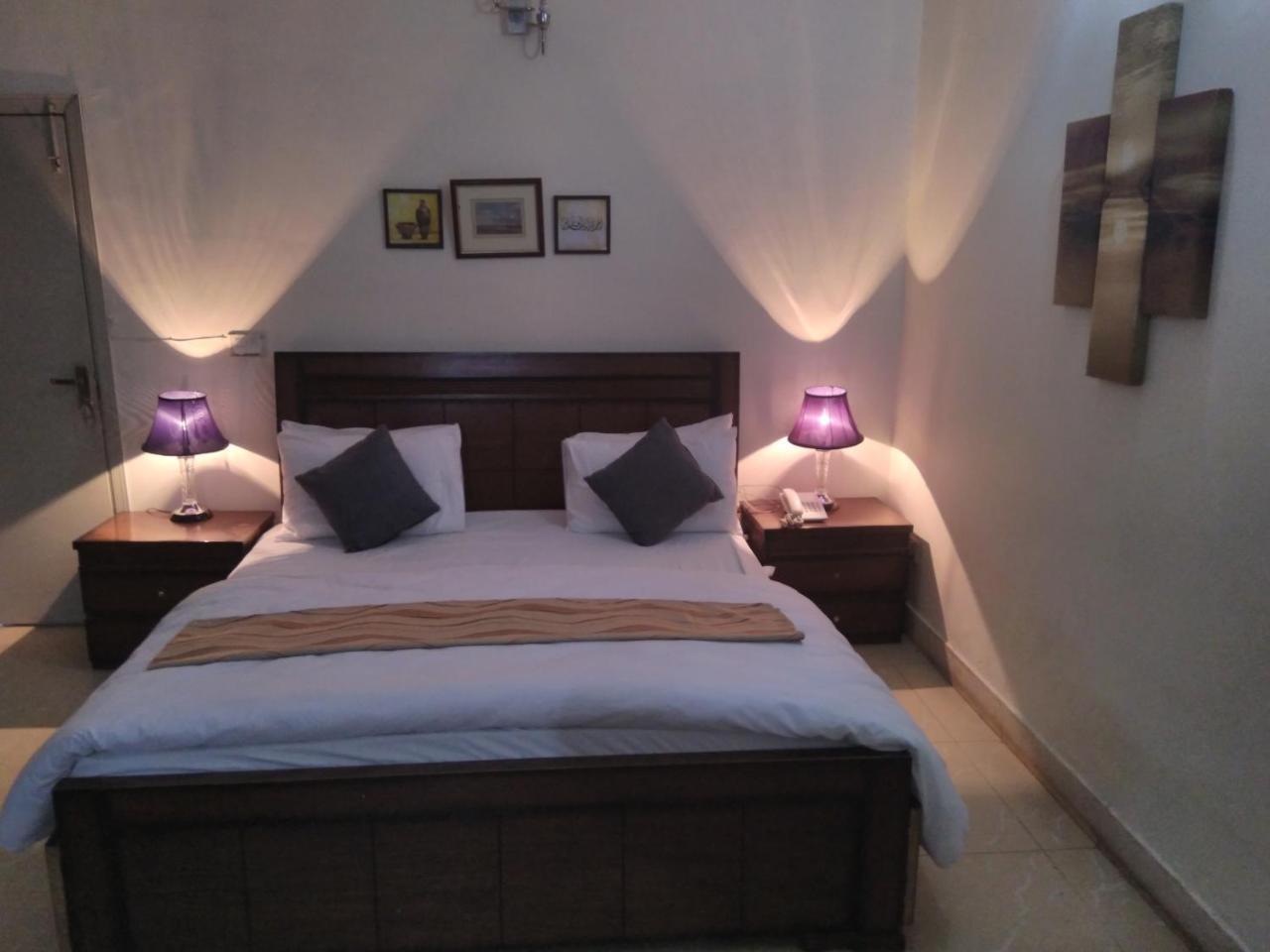 Pyramid International Guest House Islamabad Bagian luar foto