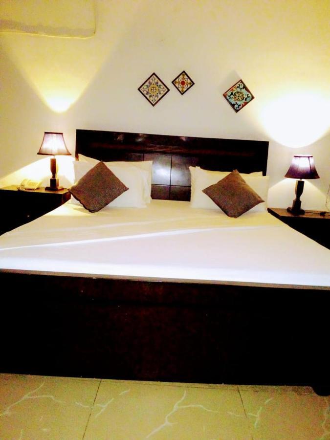 Pyramid International Guest House Islamabad Bagian luar foto